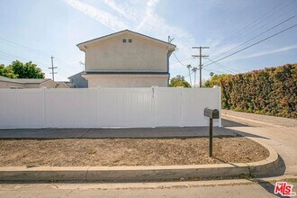 6817 Bertrand Ave in Los Angeles, CA - Building Photo - Building Photo