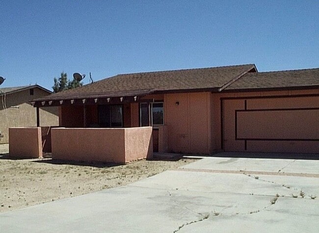 73627 Raymond Way in Twentynine Palms, CA - Building Photo - Building Photo