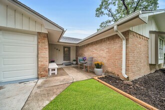 162 Greenleaf Ln in Conroe, TX - Building Photo - Building Photo