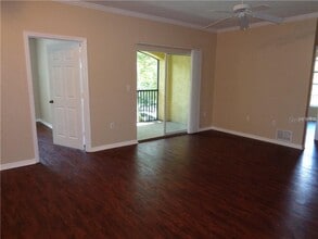 10205 Courtney Palms Blvd in Tampa, FL - Building Photo - Building Photo