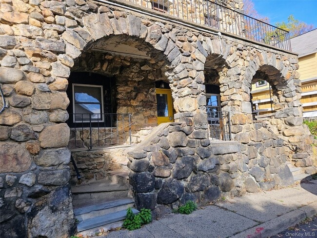 property at 17 Prospect St