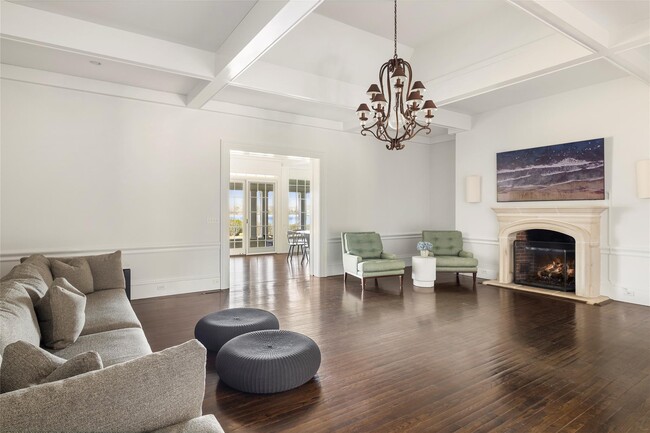 18 North Dr in Sag Harbor, NY - Foto de edificio - Building Photo