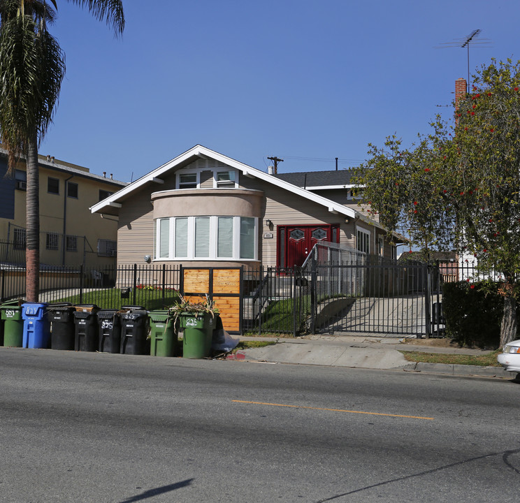 831 Irolo St in Los Angeles, CA - Building Photo