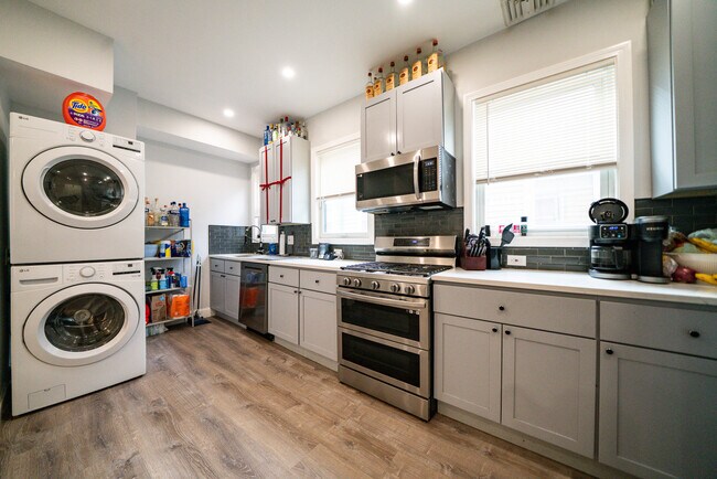 137 Centre St, Unit 3 in Boston, MA - Building Photo - Building Photo