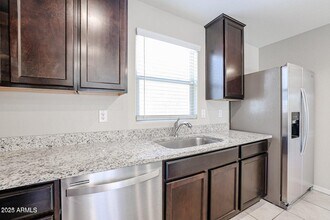 8224 W Illini St in Phoenix, AZ - Building Photo - Building Photo