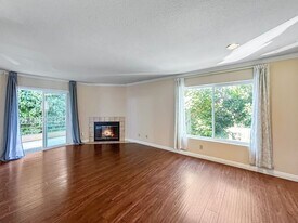 7565 Charmant Dr in San Diego, CA - Building Photo