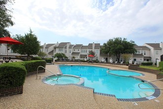 Palos Verdes Townhomes in Arlington, TX - Building Photo - Building Photo