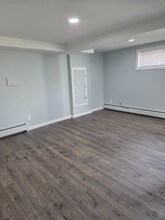 14 Sugar St in Newtown, CT - Foto de edificio - Building Photo