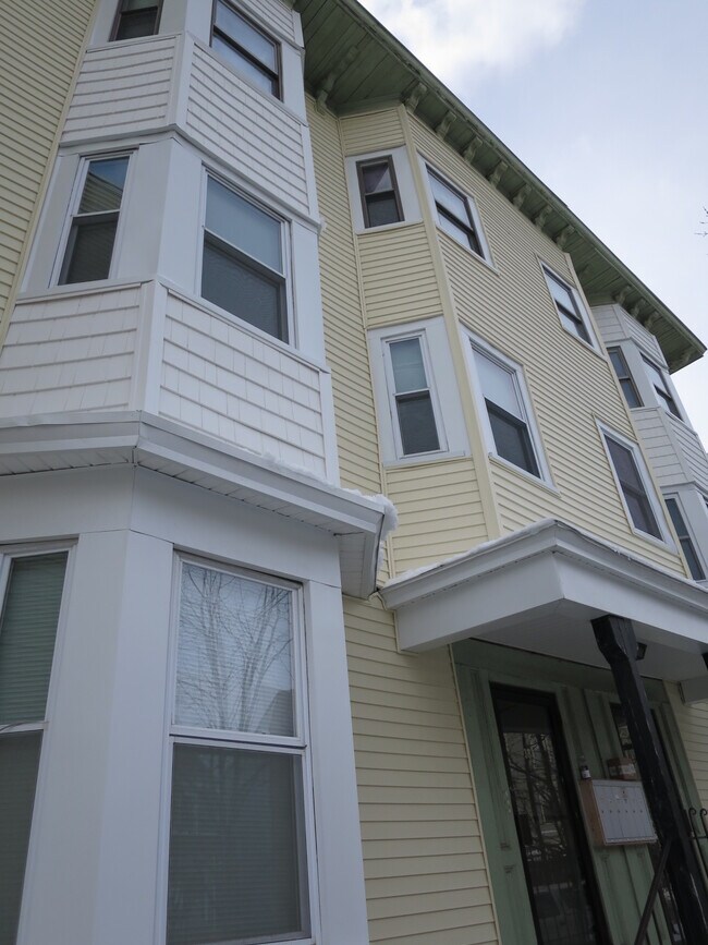 356 Somerville Ave in Somerville, MA - Foto de edificio - Building Photo