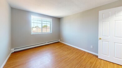 21 Staples Ave in Everett, MA - Building Photo - Building Photo