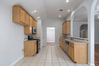 8214 Cornerwood Dr in Austin, TX - Building Photo - Building Photo