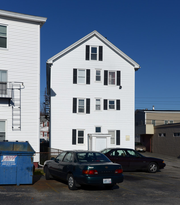 1374 Plainfield St in Cranston, RI - Foto de edificio