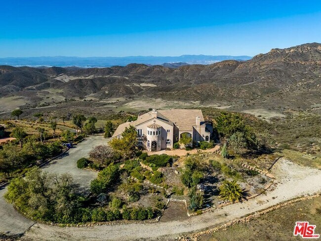10827 Pacific View Dr in Malibu, CA - Building Photo - Building Photo