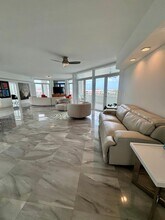 300 SE 5th Ave in Boca Raton, FL - Foto de edificio - Building Photo