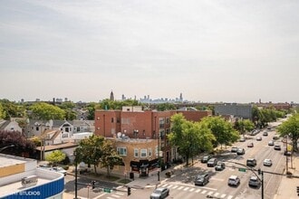 2405 W Hutchinson in Chicago, IL - Building Photo - Building Photo