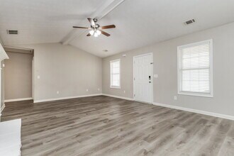 335 Cattlemans Cir in Mcdonough, GA - Foto de edificio - Building Photo