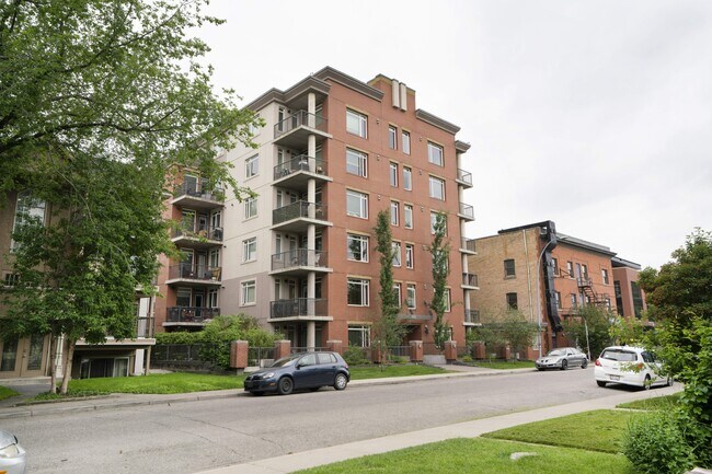 property at 333-122 22 Ave SW
