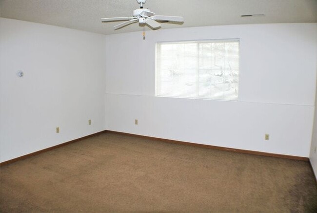 401 S Scott Blvd in Iowa City, IA - Building Photo - Building Photo