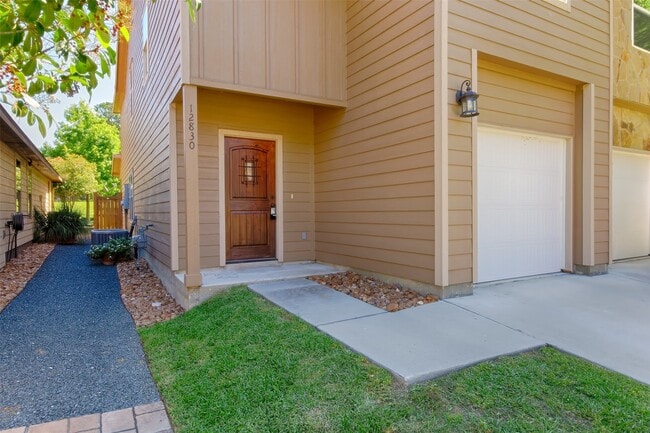 12960 Orion Ct E in Willis, TX - Building Photo - Building Photo