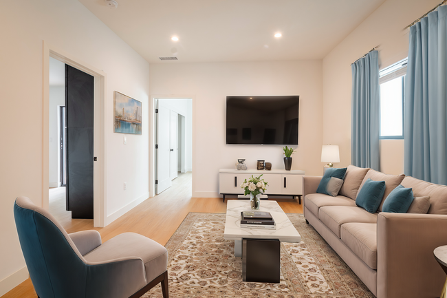 351 S Catalina St in Los Angeles, CA - Building Photo - Building Photo