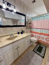 7140 SW 16th St in Pembroke Pines, FL - Foto de edificio - Building Photo