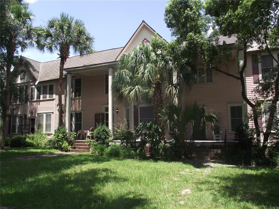 414 NE 5th Ave in Gainesville, FL - Building Photo