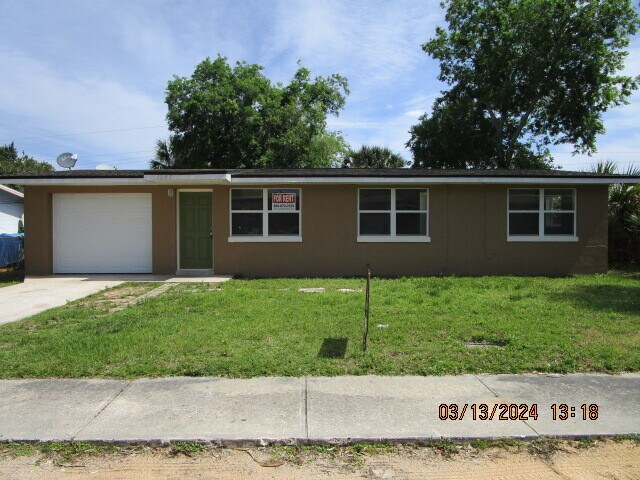 1049 Berkshire Rd in Ormond Beach, FL - Building Photo