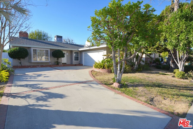 9321 Donna Ave in Los Angeles, CA - Building Photo - Building Photo