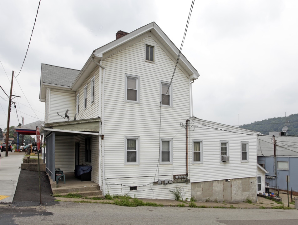 111 Chess St in New Eagle, PA - Foto de edificio