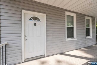 53 Davis Dr in Bergenfield, NJ - Building Photo - Building Photo