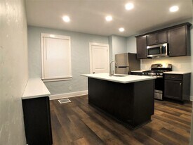 5346 Hillcrest St in Pittsburgh, PA - Building Photo