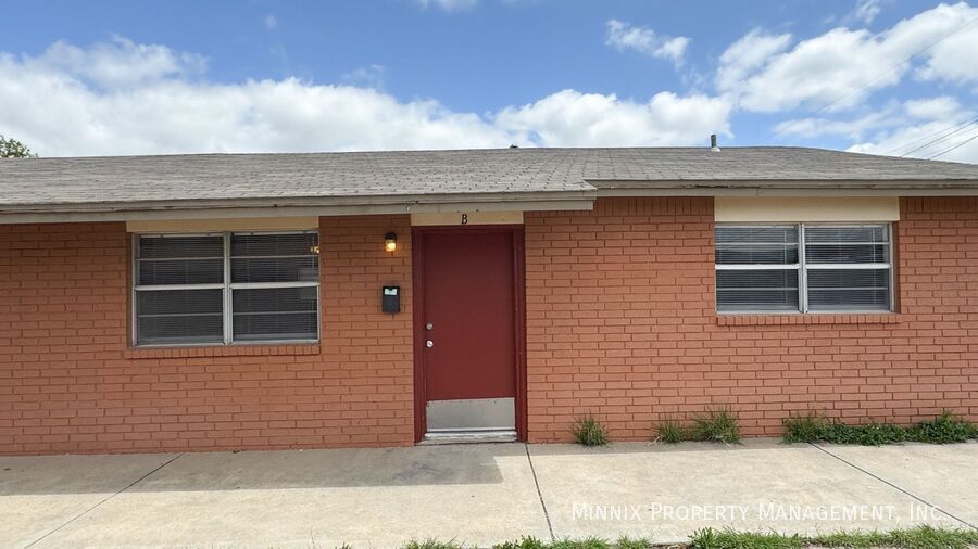 2302 W 16th St in Plainview, TX - Building Photo