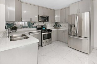 1510 Hayes St in Hollywood, FL - Building Photo