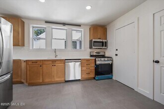 46 Richland Rd, Unit 2 in Greenwich, CT - Building Photo - Building Photo