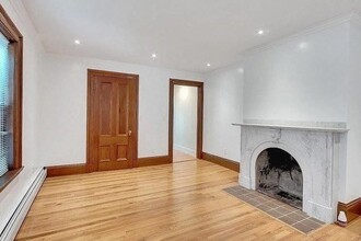 67 Chestnut St, Unit B in Boston, MA - Building Photo - Building Photo