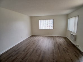 901 E Madison Ave in El Cajon, CA - Building Photo - Building Photo