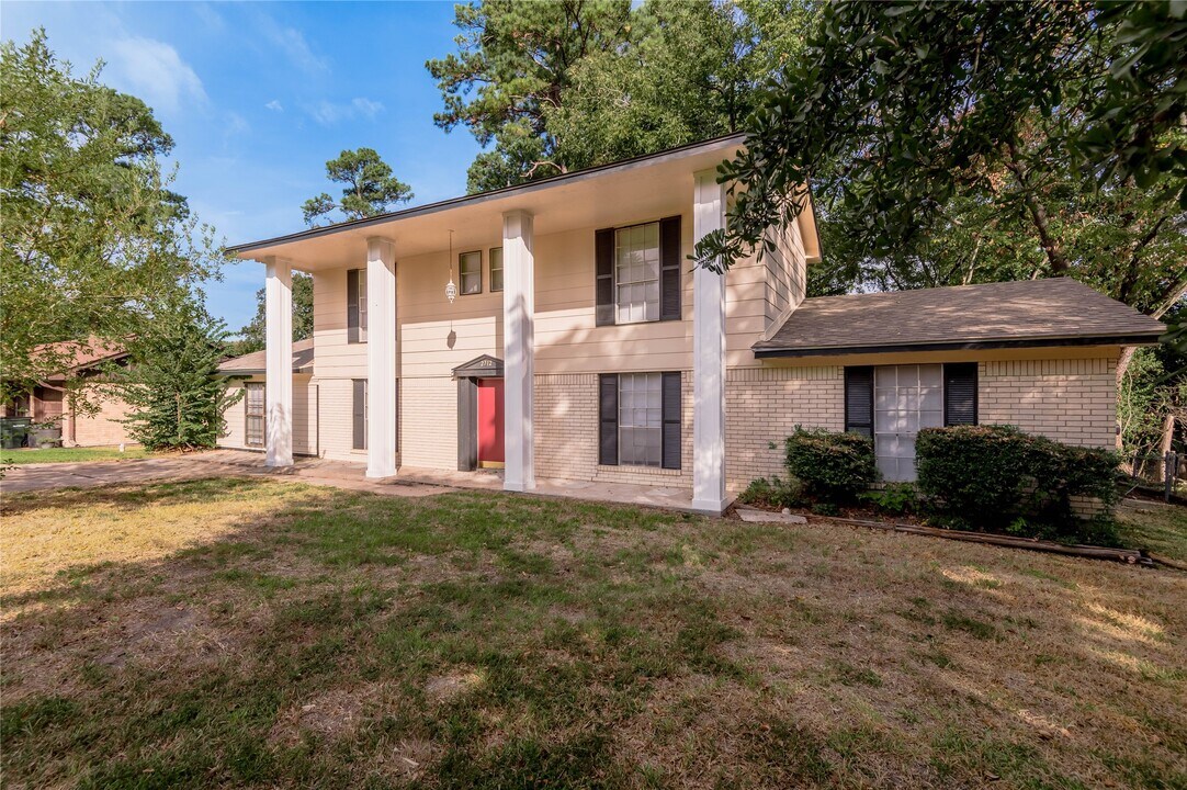 2712 Chimney Rock Rd in Huntsville, TX - Building Photo