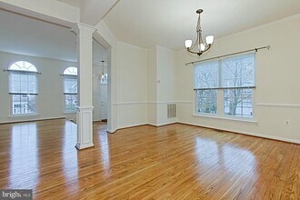 20748 Hollow Falls Terrace in Sterling, VA - Building Photo - Building Photo