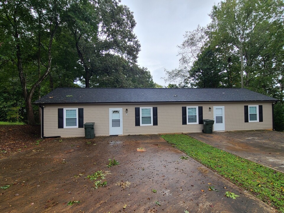 199 Hickman Ave in Hudson, NC - Building Photo