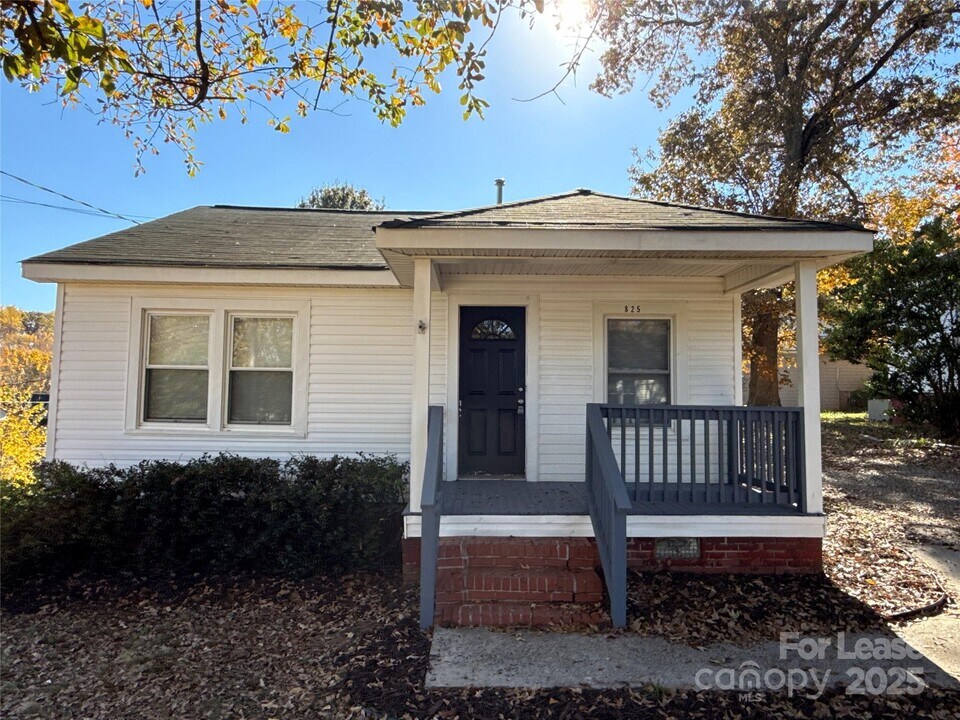 825 Cason St in Belmont, NC - Building Photo