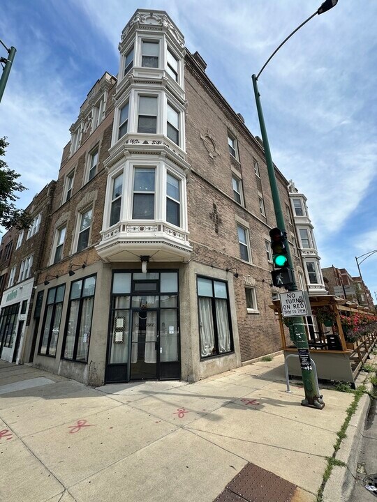 2750 W Augusta Blvd in Chicago, IL - Building Photo