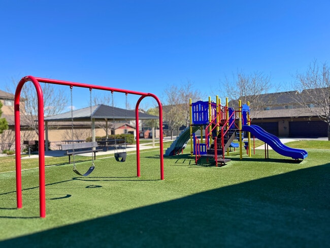 127 Jordan Ridge Boulevard in Saratoga Springs, UT - Building Photo - Building Photo