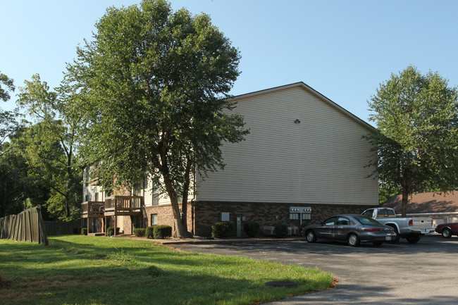 Lone Star Apartments in New Albany, IN - Building Photo - Building Photo