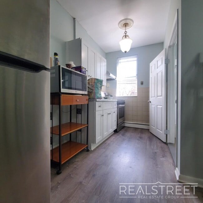 100 Moore St in Brooklyn, NY - Building Photo - Building Photo
