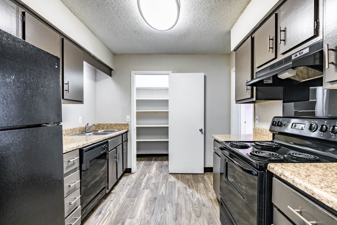 Dominion House in Nashville, TN - Building Photo