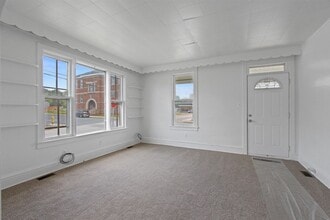 102 S Third St in Mount Wolf, PA - Building Photo - Building Photo