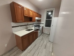 261 Cornelia St-Unit -1 in Brooklyn, NY - Building Photo - Building Photo
