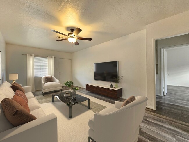 property at 1505 E Oak St