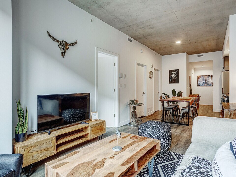 510 Richards St in Vancouver, BC - Building Photo