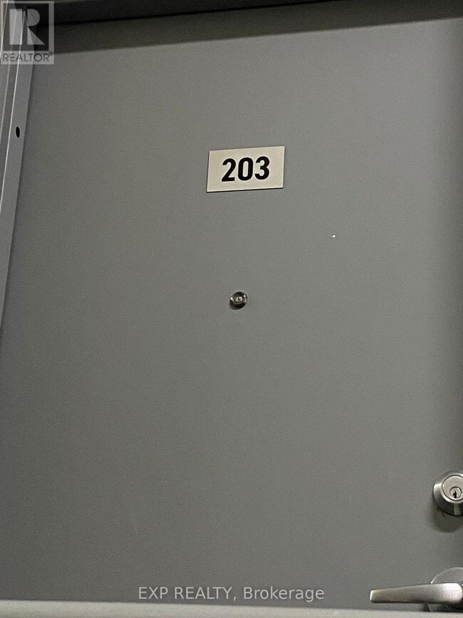 203 Victoria Ave S in Hamilton, ON - Building Photo - Building Photo